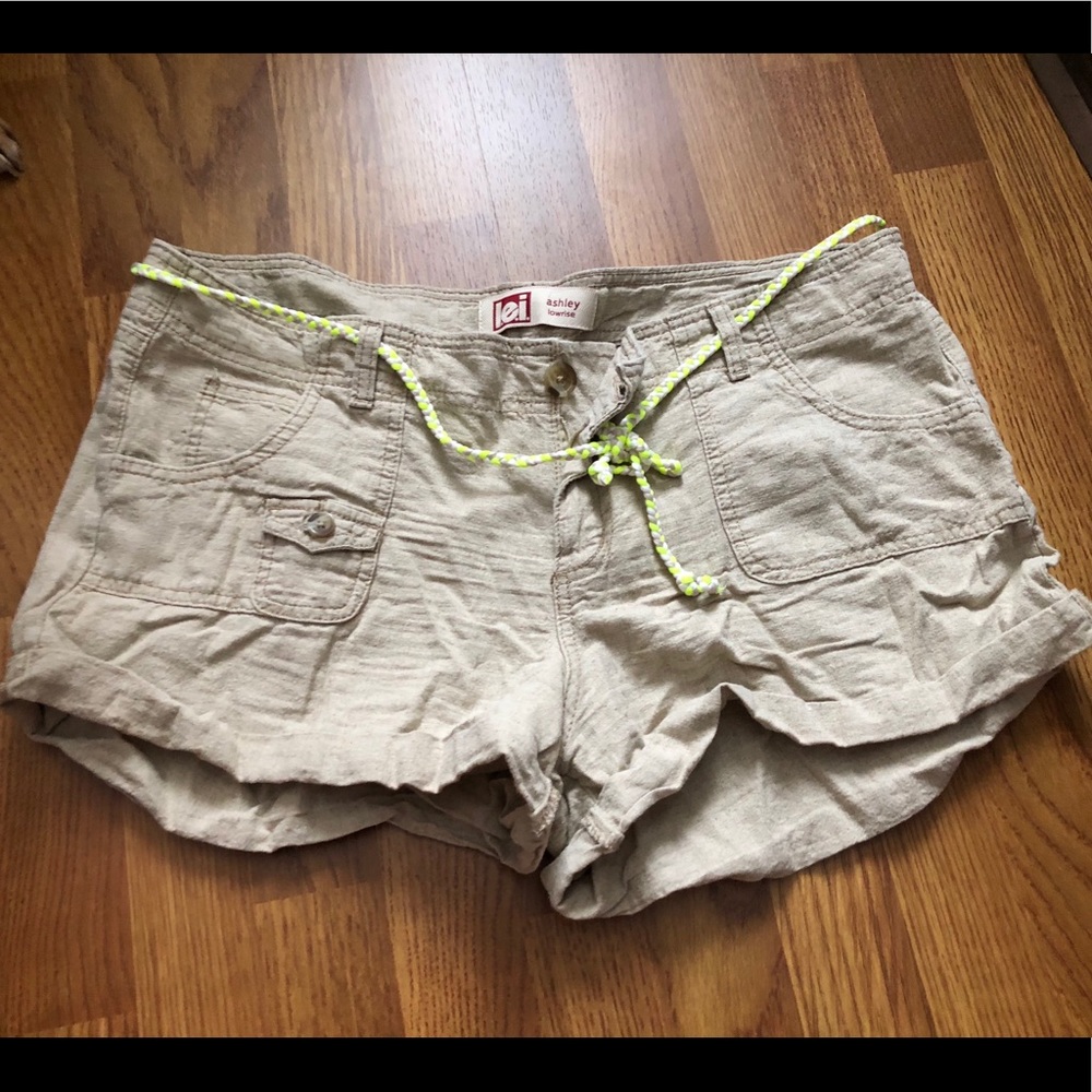 Lei Khaki shorts size 17